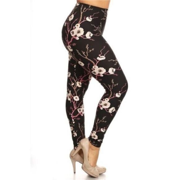 NWT - Curvy Plus Black Leggings with White Floral Ankle Length - Fits Size 12-18 - Picture 1 of 6